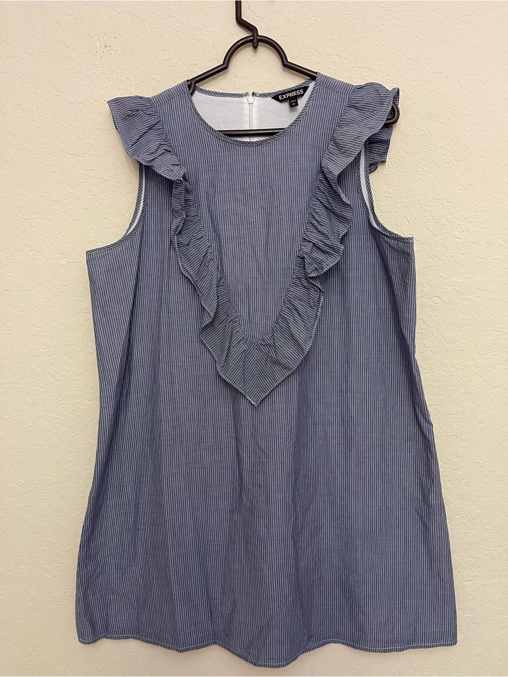 Express Blue White Striped Sleeveless Ruffle V-Neck Shift Mini Dress Size 6.